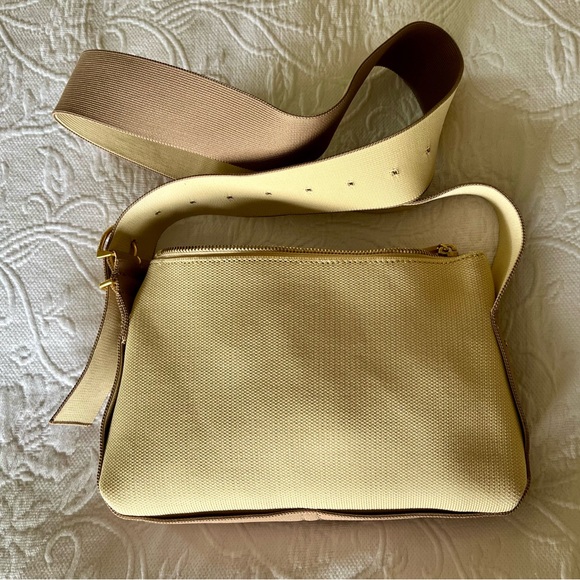 Cuyana Cream and Tan Crossbody Bag with Minimalist Design - Picture 5 of 7
